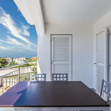 Sea B4+1 *